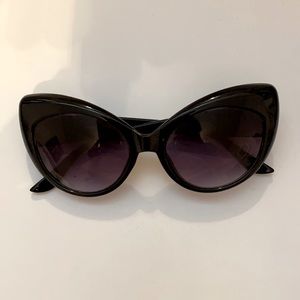 Cat eye sunglasses